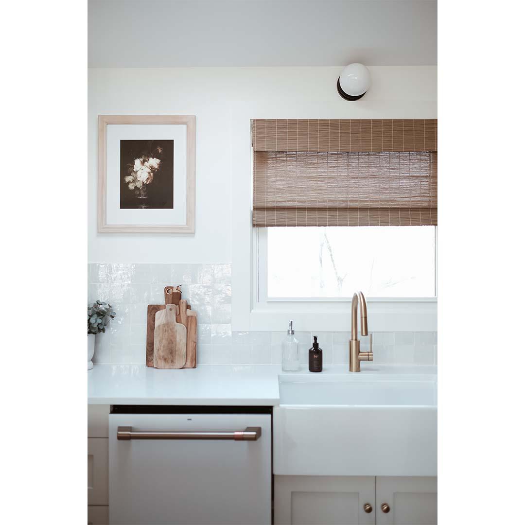 @MaryEllenSkye is cooking up something good in this charming kitchen outfitted with an eco-friendly woven wood shade from Budget Blinds.