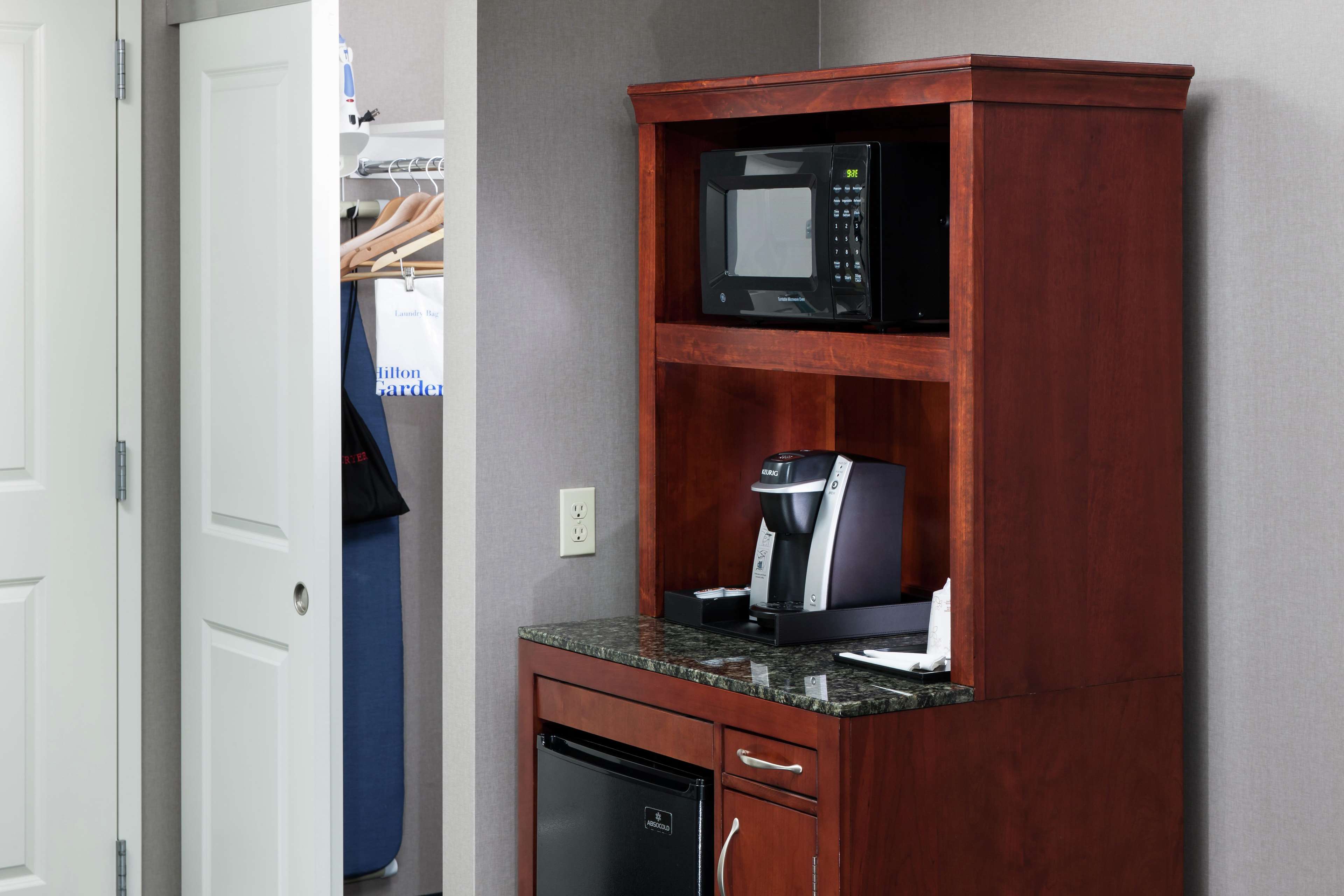 Hilton Garden Inn Lake Forest Mettawa Photo