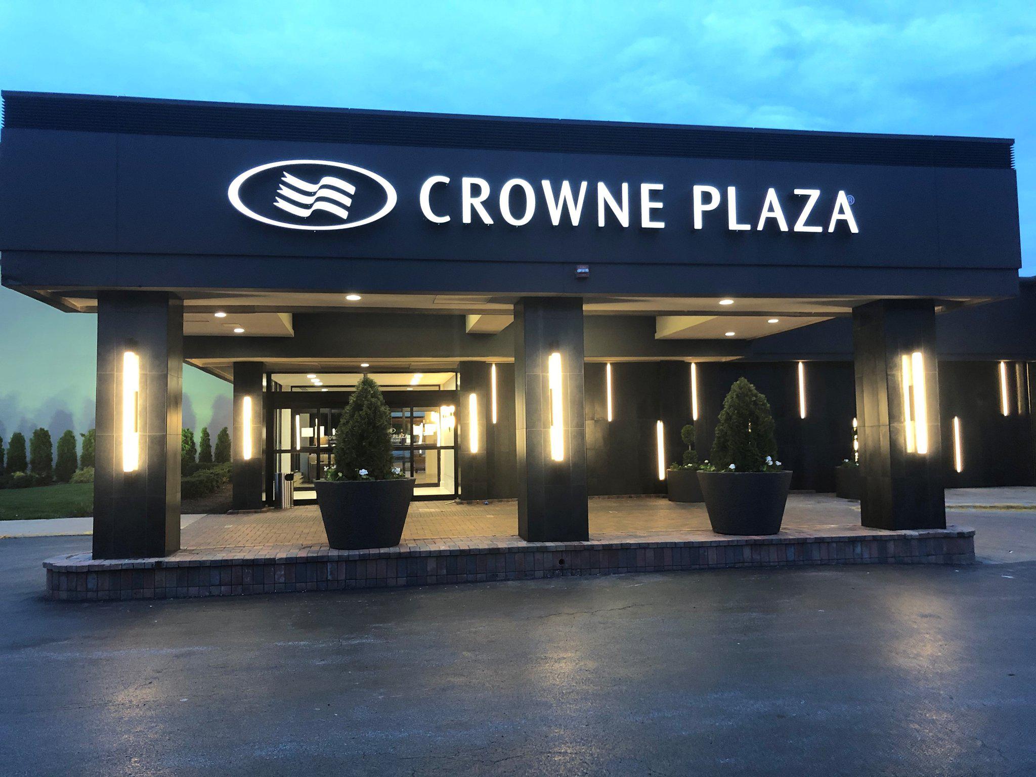 Crowne Plaza Chicago-Northbrook Photo