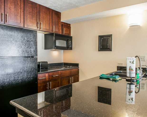 Images Quality Inn & Suites
