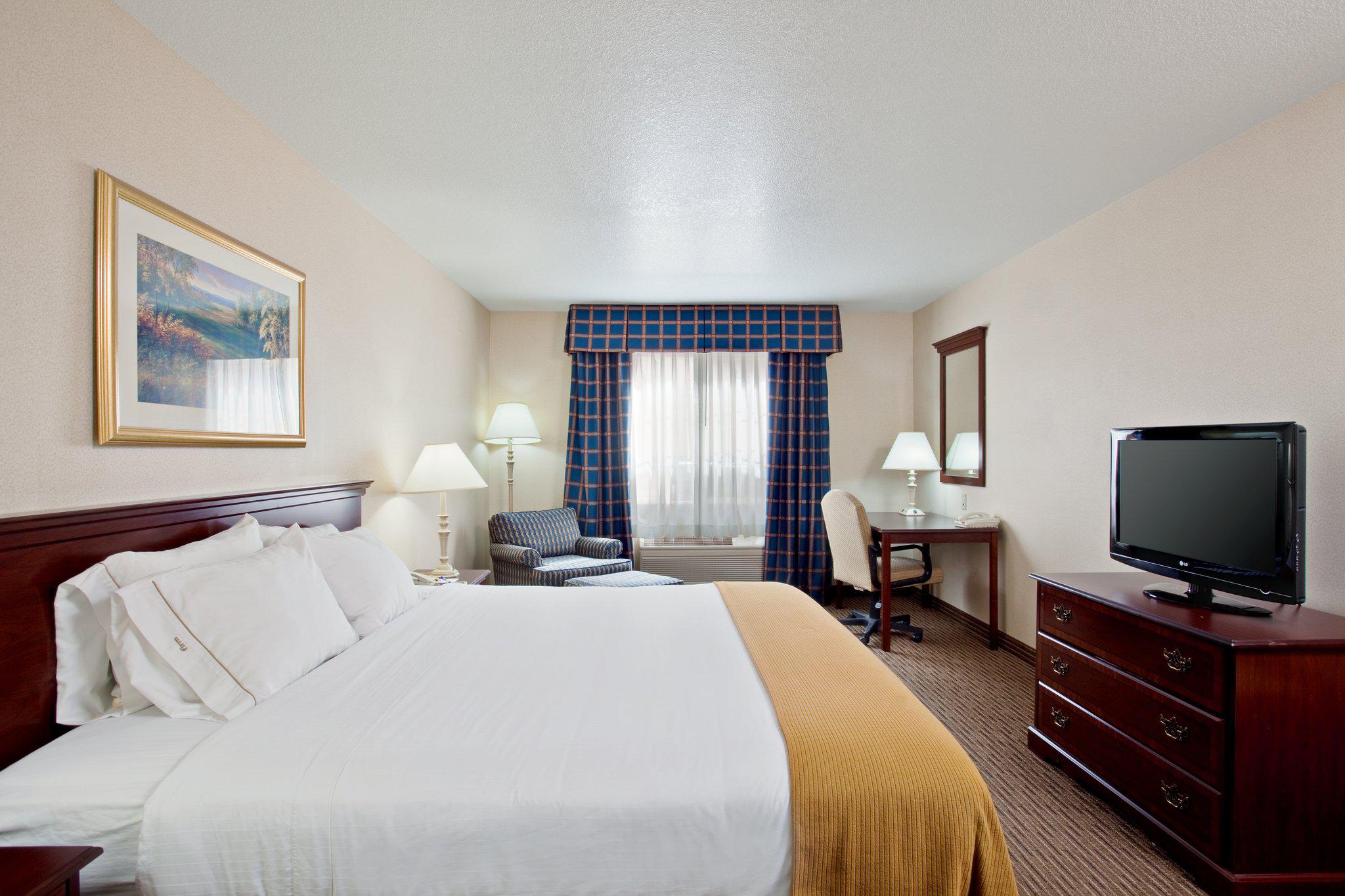 Holiday Inn Express & Suites Jackson Photo