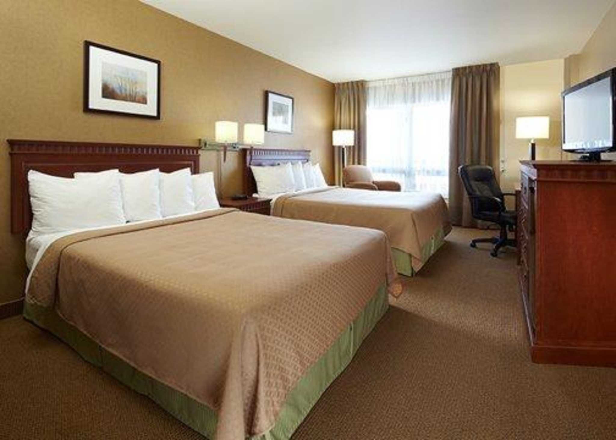 Images Quality Inn & Suites P.E. Trudeau Airport