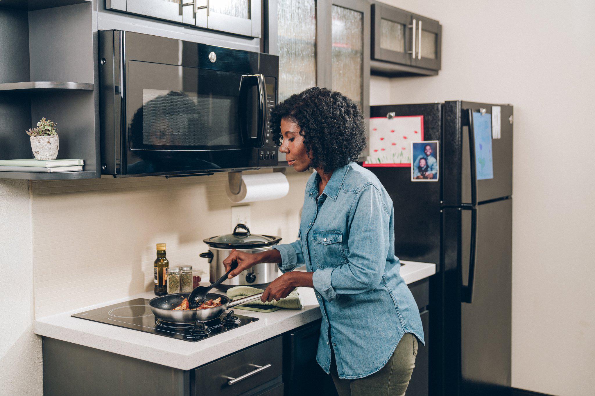 Candlewood Suites Boise - Towne Square Photo