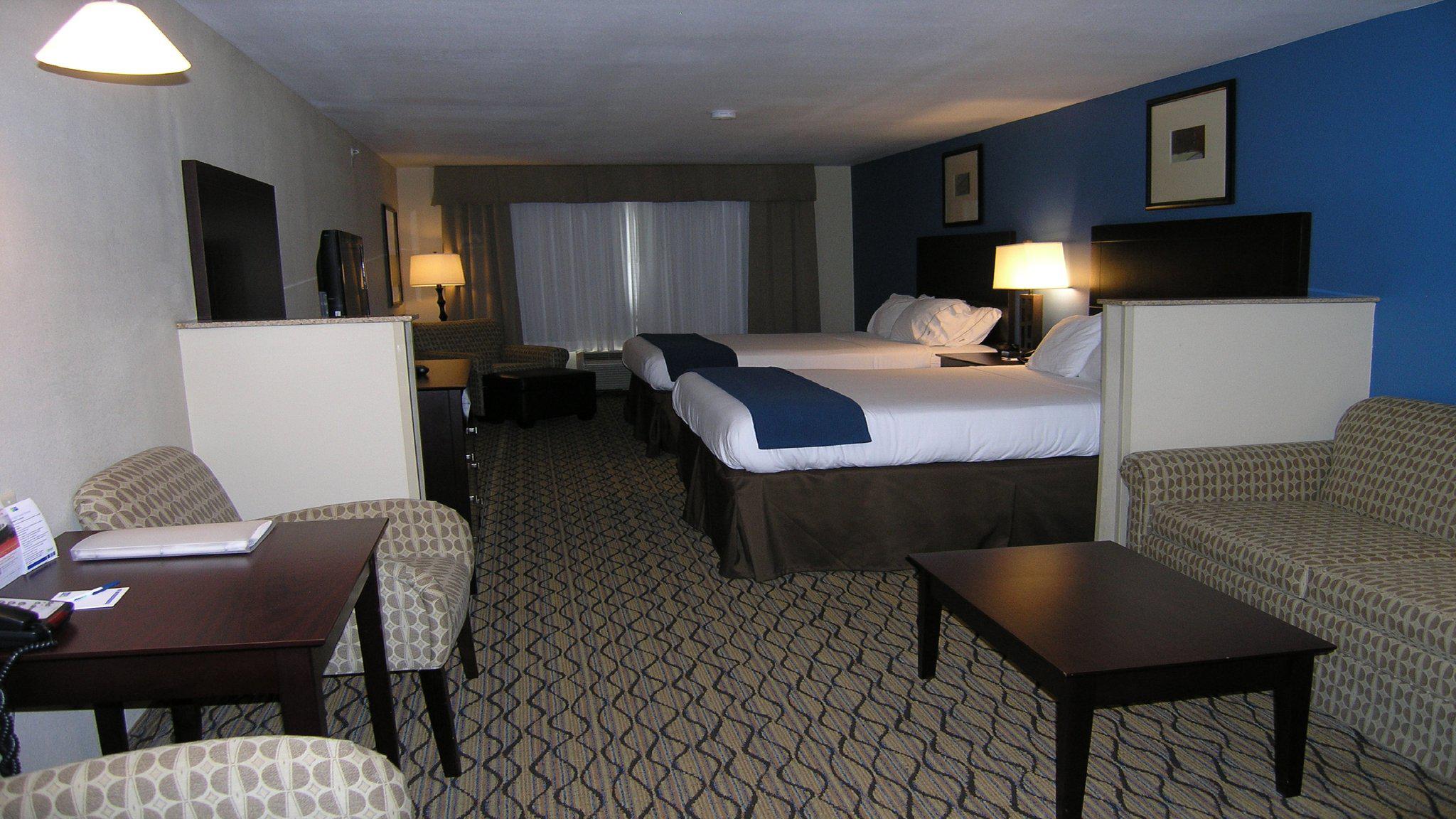 Holiday Inn Express & Suites Belle Vernon Photo