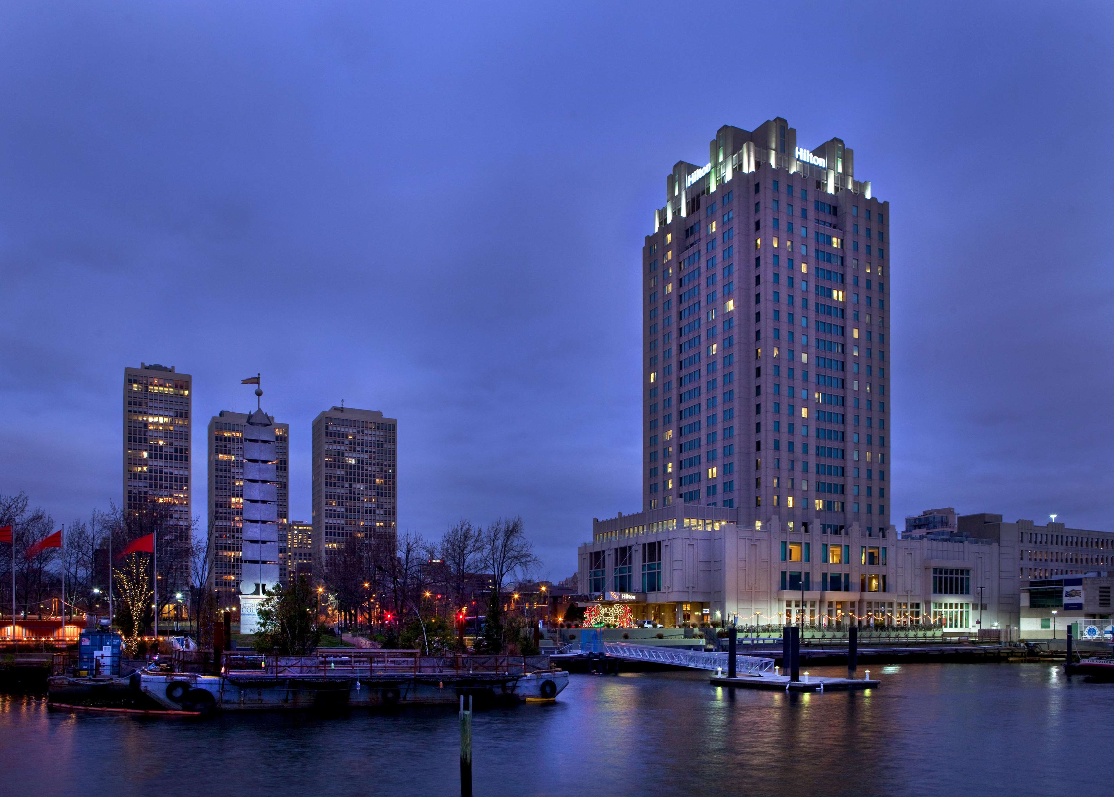 Hilton Philadelphia at Penn's Landing Photo