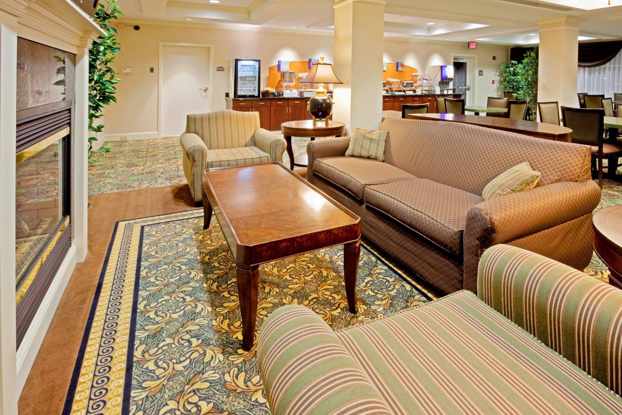 Holiday Inn Express & Suites Binghamton University-Vestal Photo