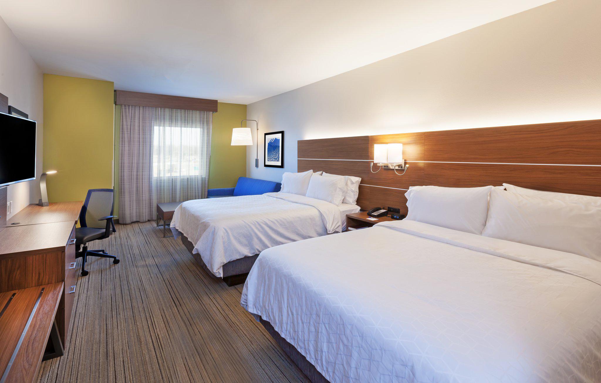 Holiday Inn Express & Suites Lenexa - Overland Park Area Photo