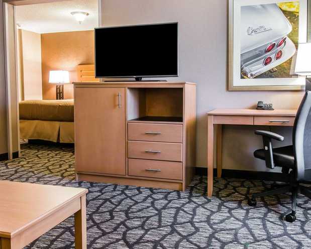 Images Quality Inn & Suites Warren - Detroit