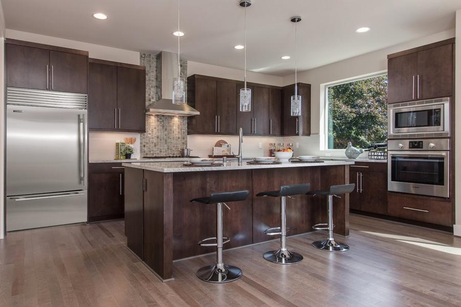 Remont Construction Logo