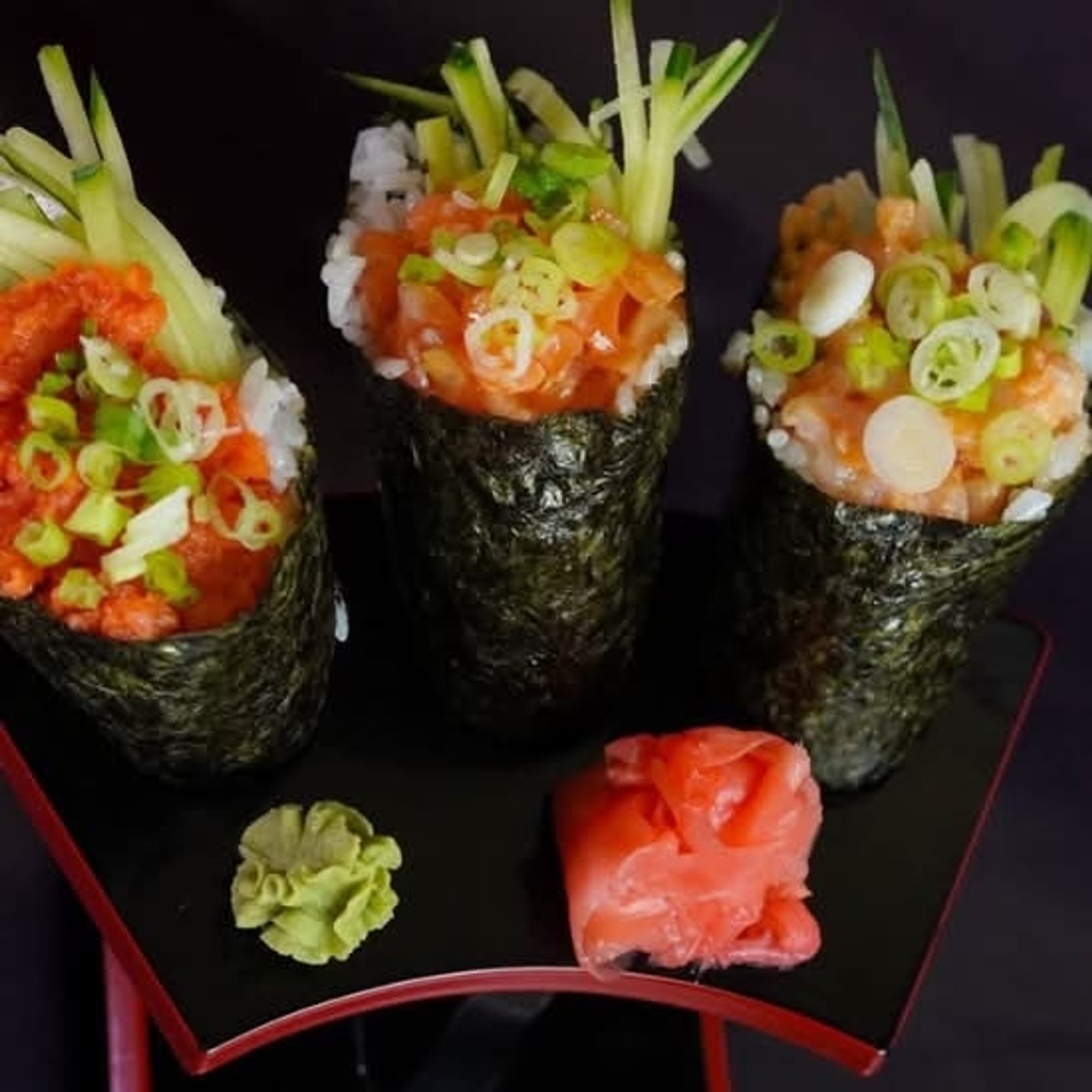 Salmon Hand Roll