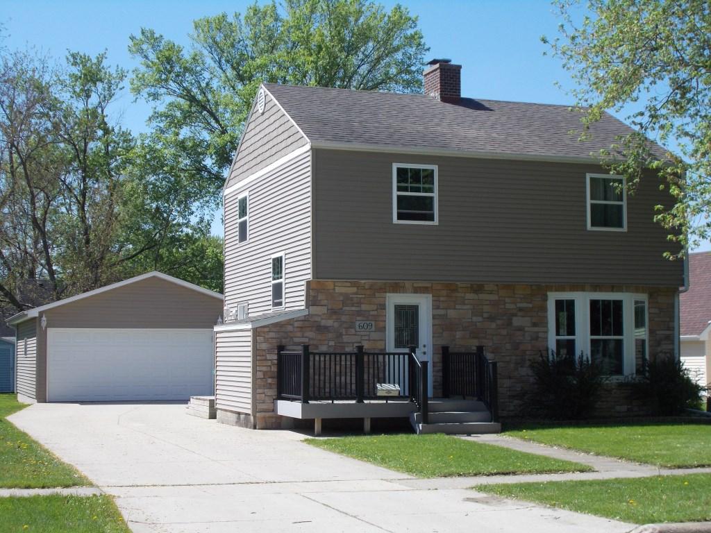 Chery O'Conner will be hosting an Open House this Sunday, June 28th from 1:00 to 3:00 pm.  Stop by 609 5th St. S.W., Independence, IA and view this tastefully updated 3 bedroom, 1.5  bath family home. 