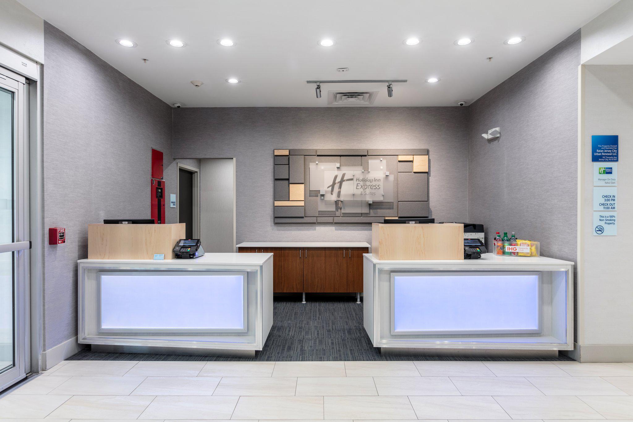 Holiday Inn Express & Suites Jersey City North - Hoboken Photo