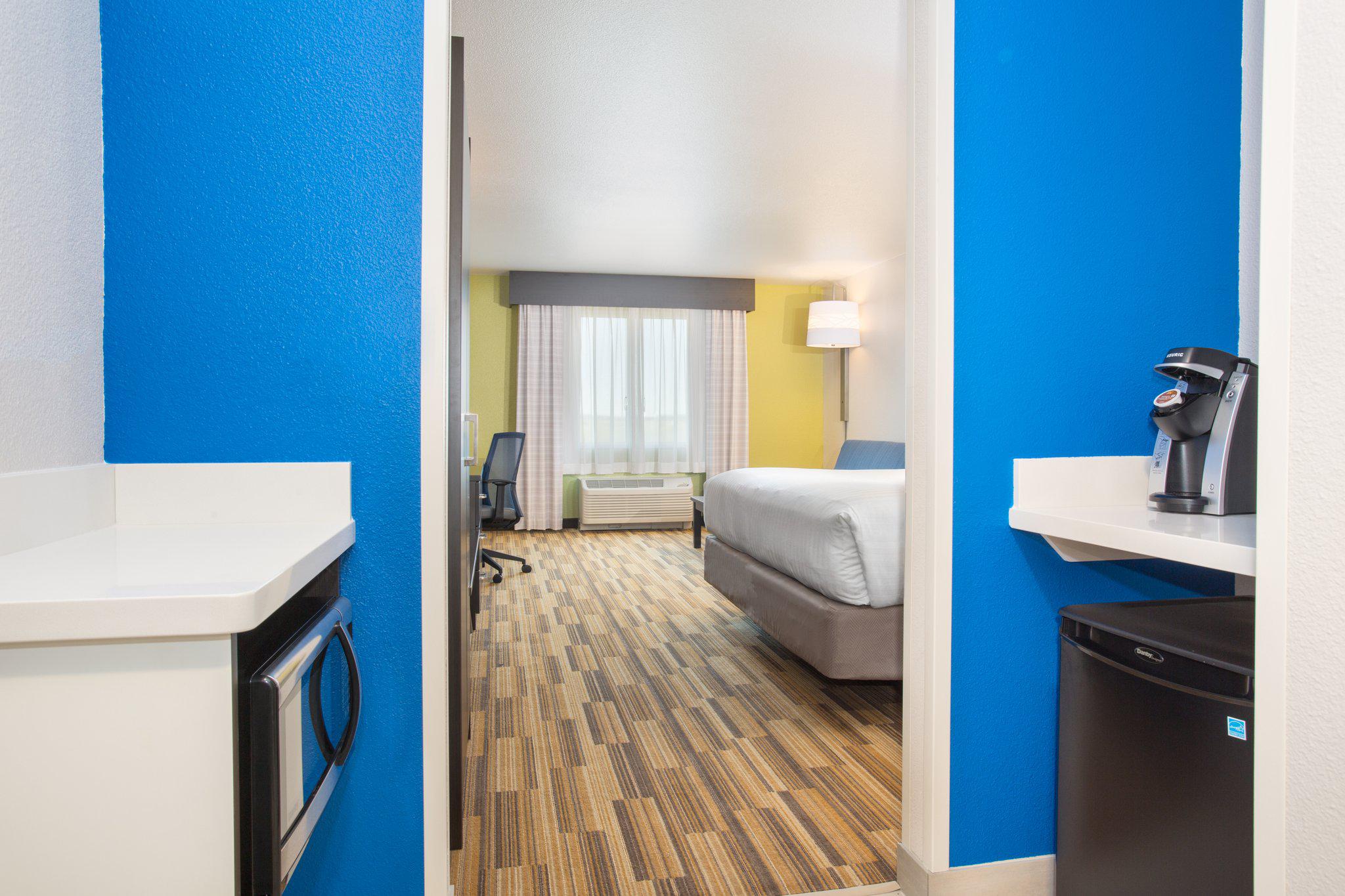 Holiday Inn Express & Suites Rapid City - Rushmore South Photo