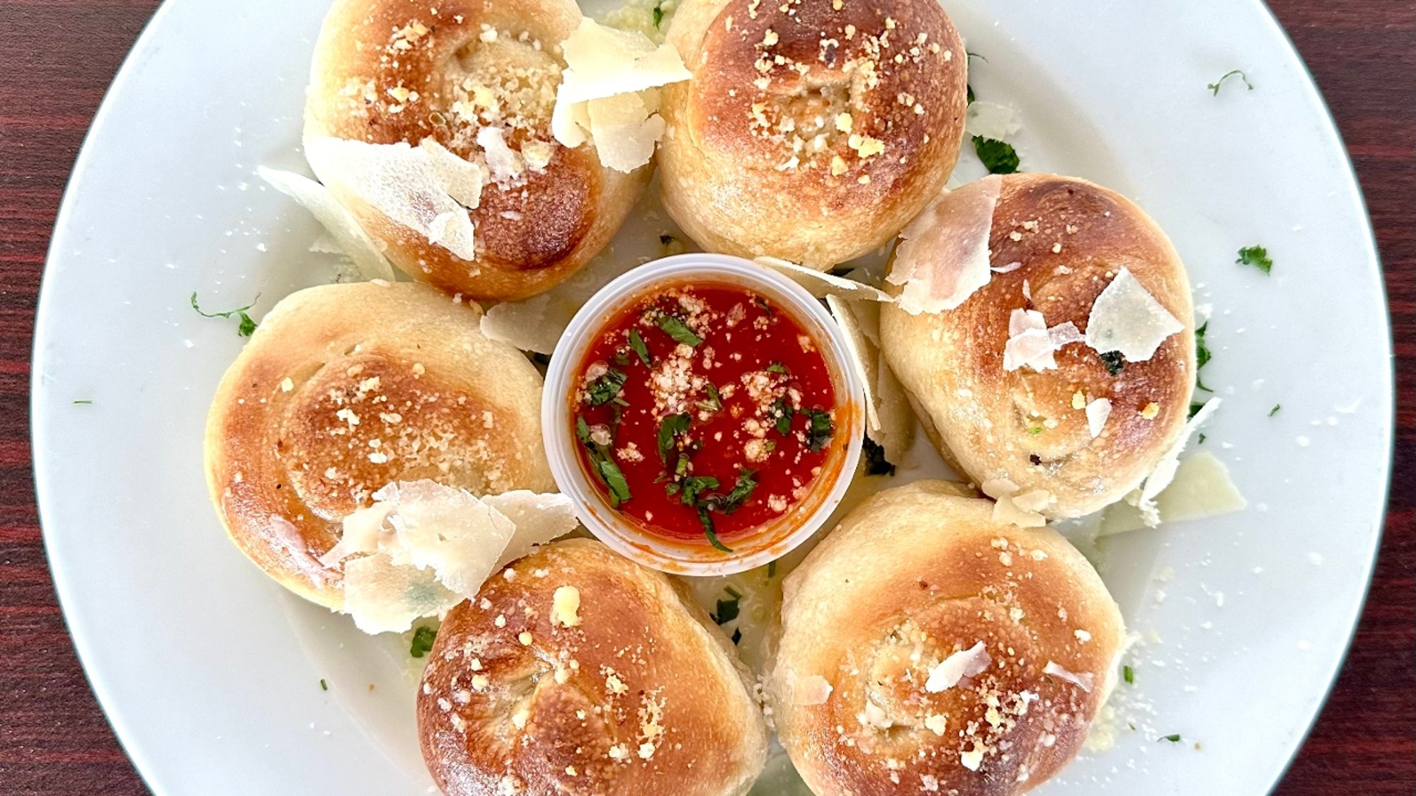 GARLIC KNOTS