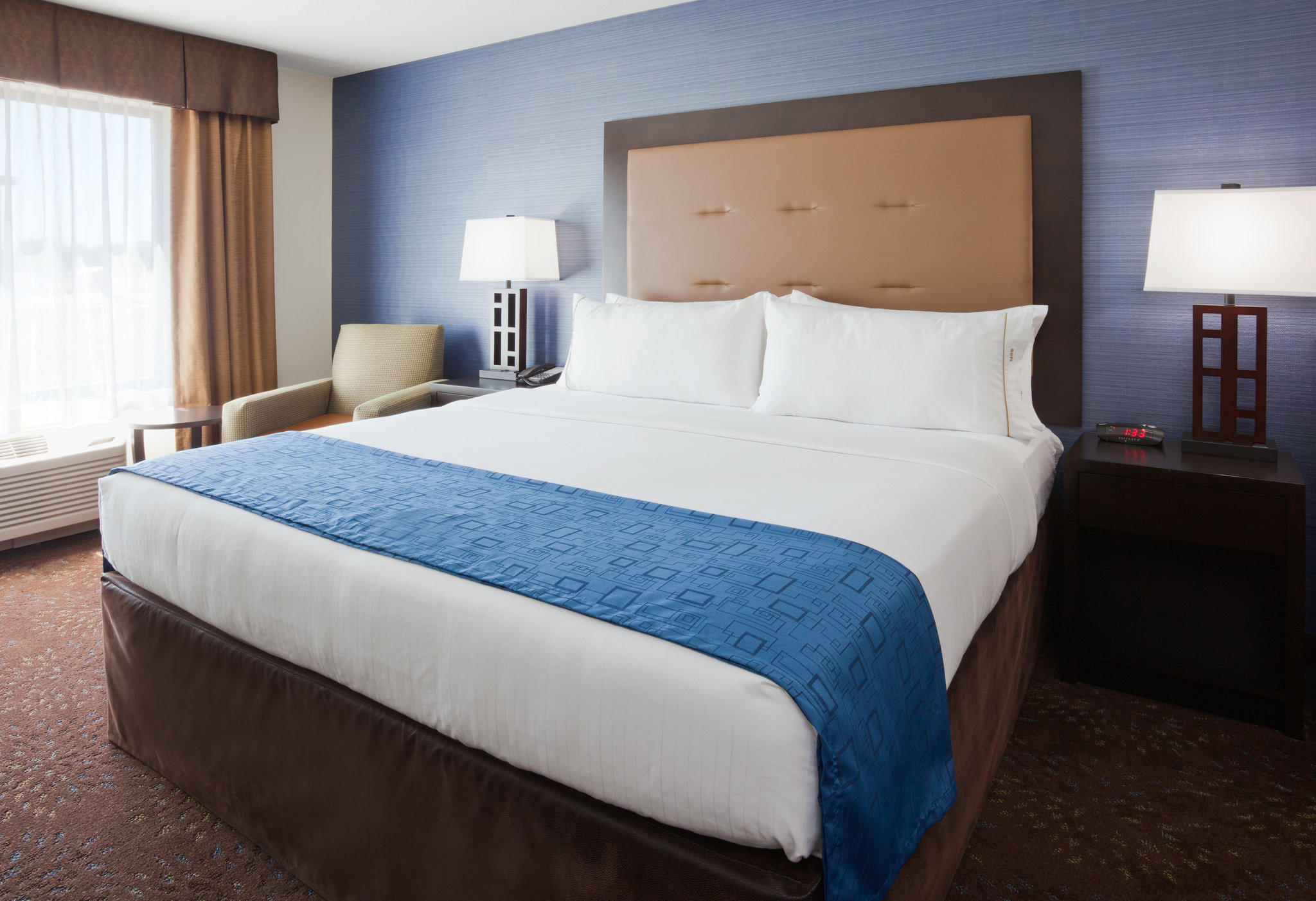 Holiday Inn Express & Suites Fort Dodge Photo