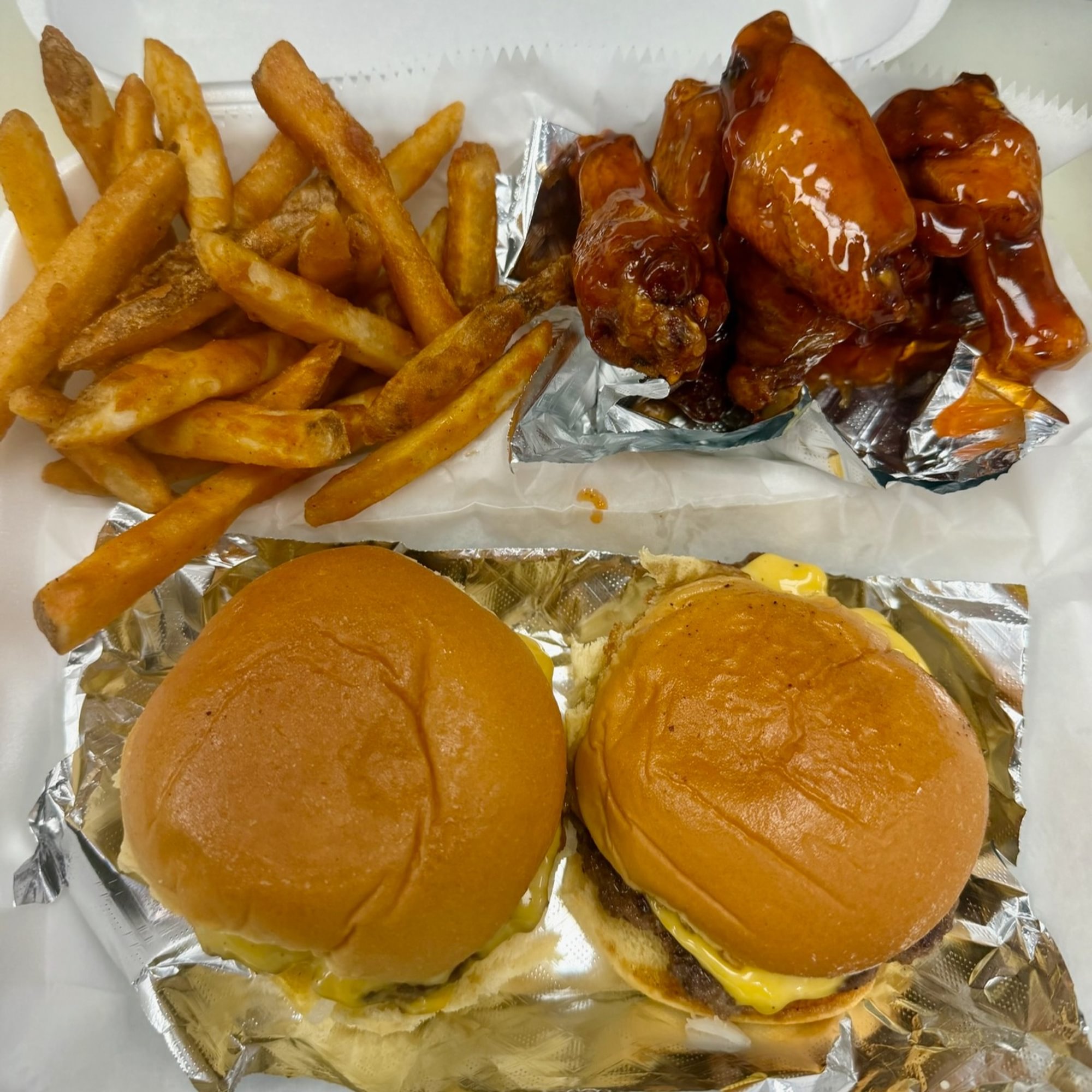 6 Pc Wings and 2 Burger Sliders Combo