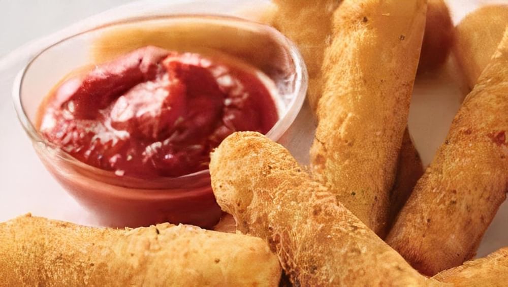 Mozzarella Sticks (6 Pc)