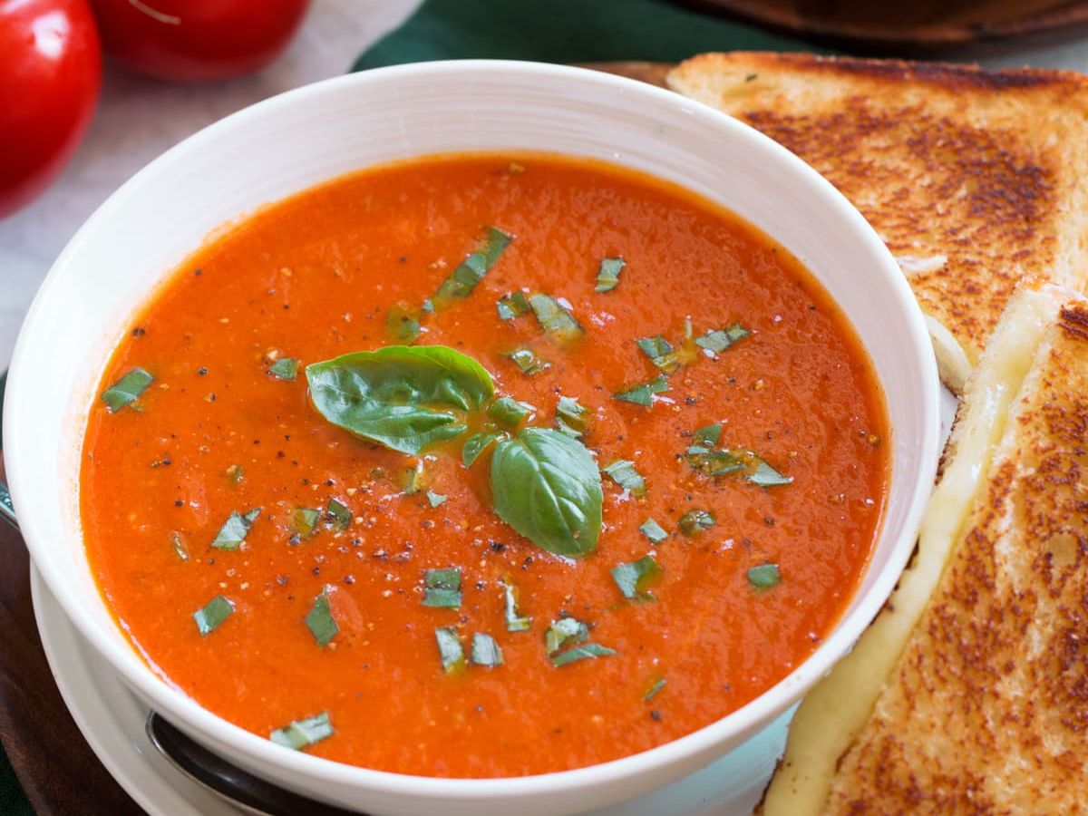 EASY CREAMY TOMATO BISQUE