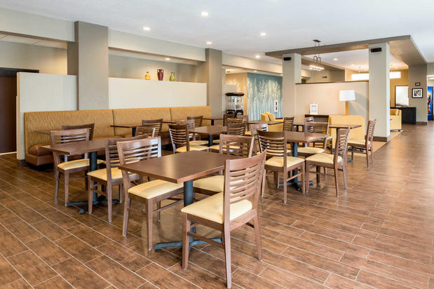 Images Sleep Inn & Suites Ankeny - Des Moines