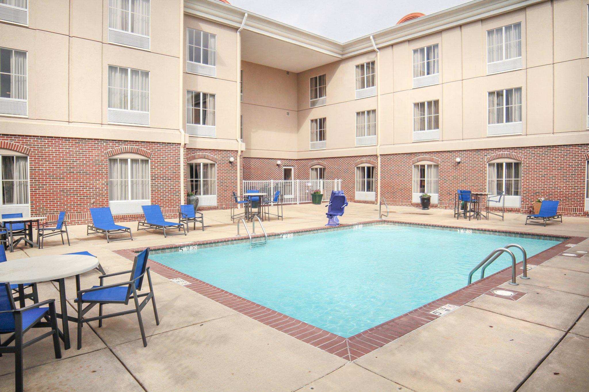 Holiday Inn Express & Suites Vicksburg Photo