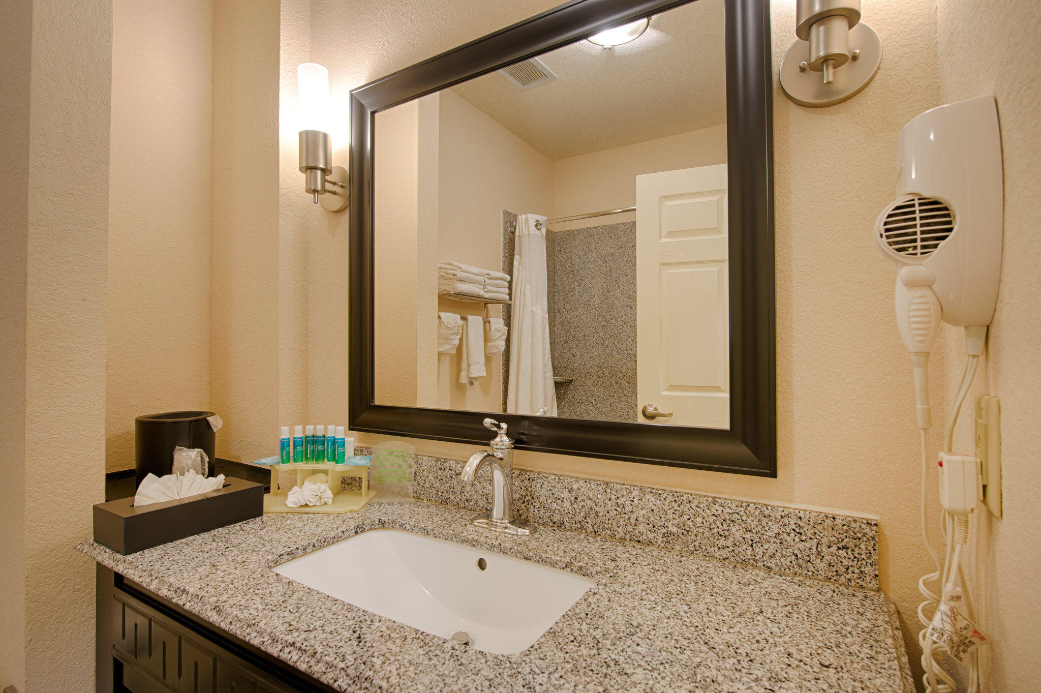 Holiday Inn Express & Suites Houston Space Ctr - Clear Lake Photo