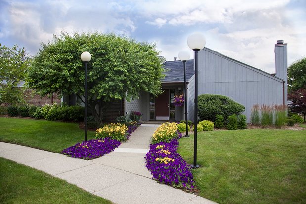 Images Three Oaks Apartments