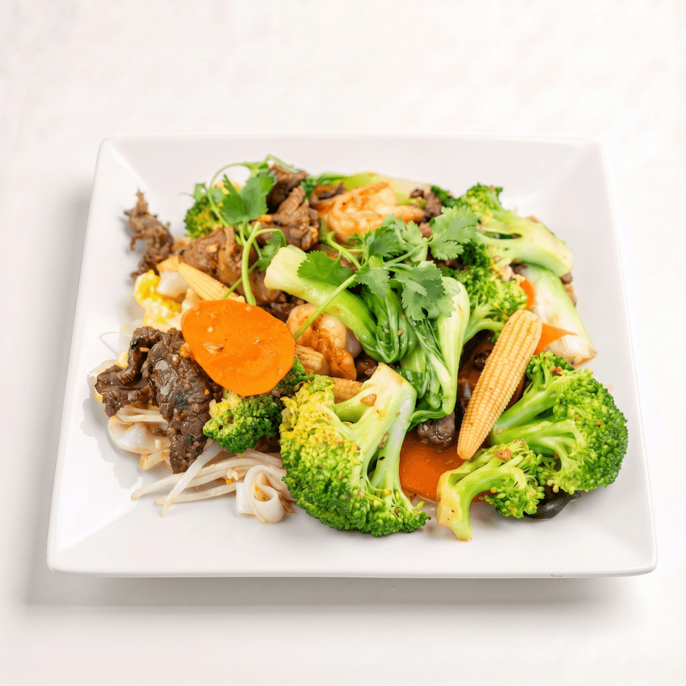 87. Combination Chow Fun (Shrimp, Beef, Chicken)
