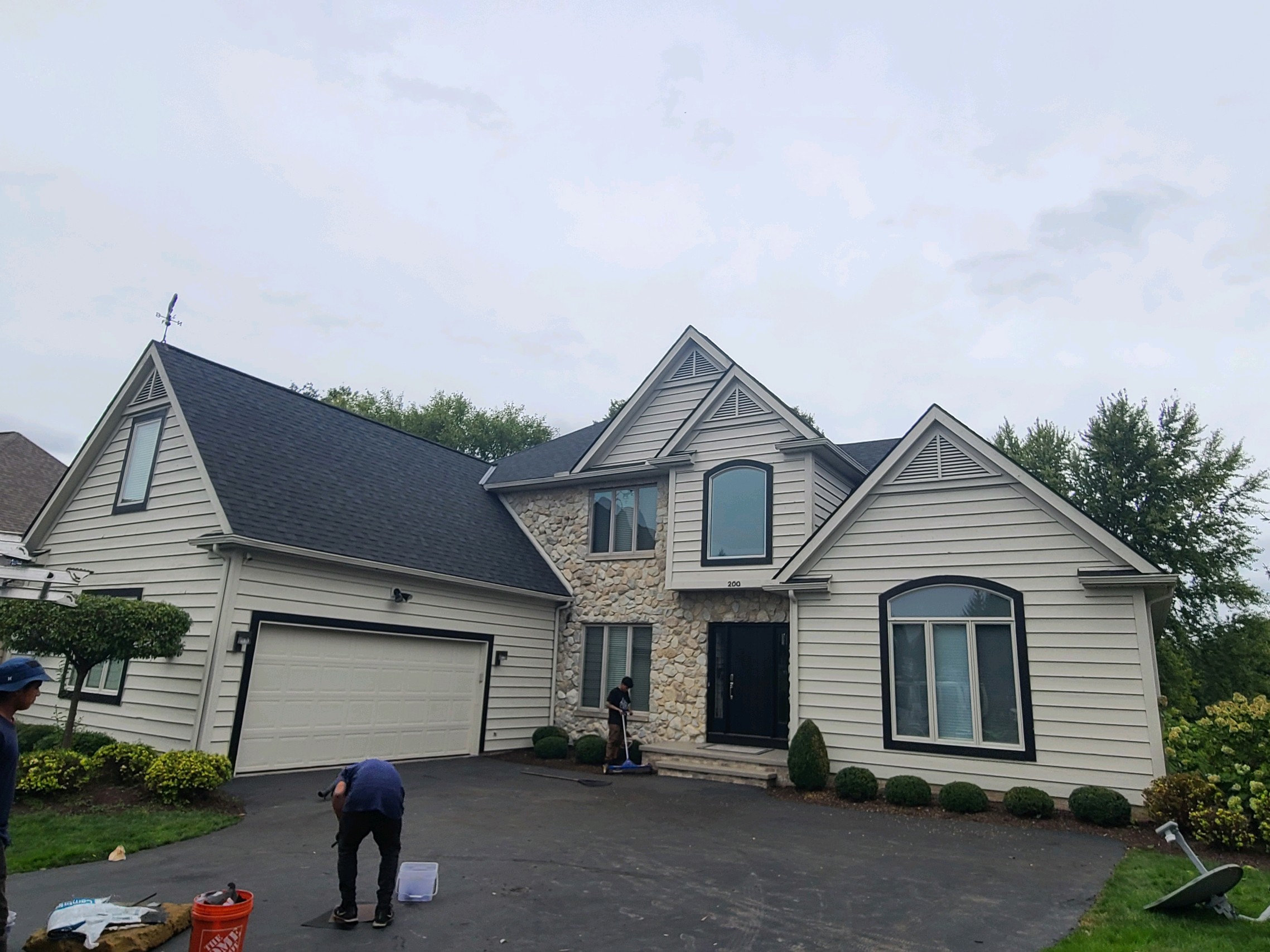 M. R. Plank Roofing Image