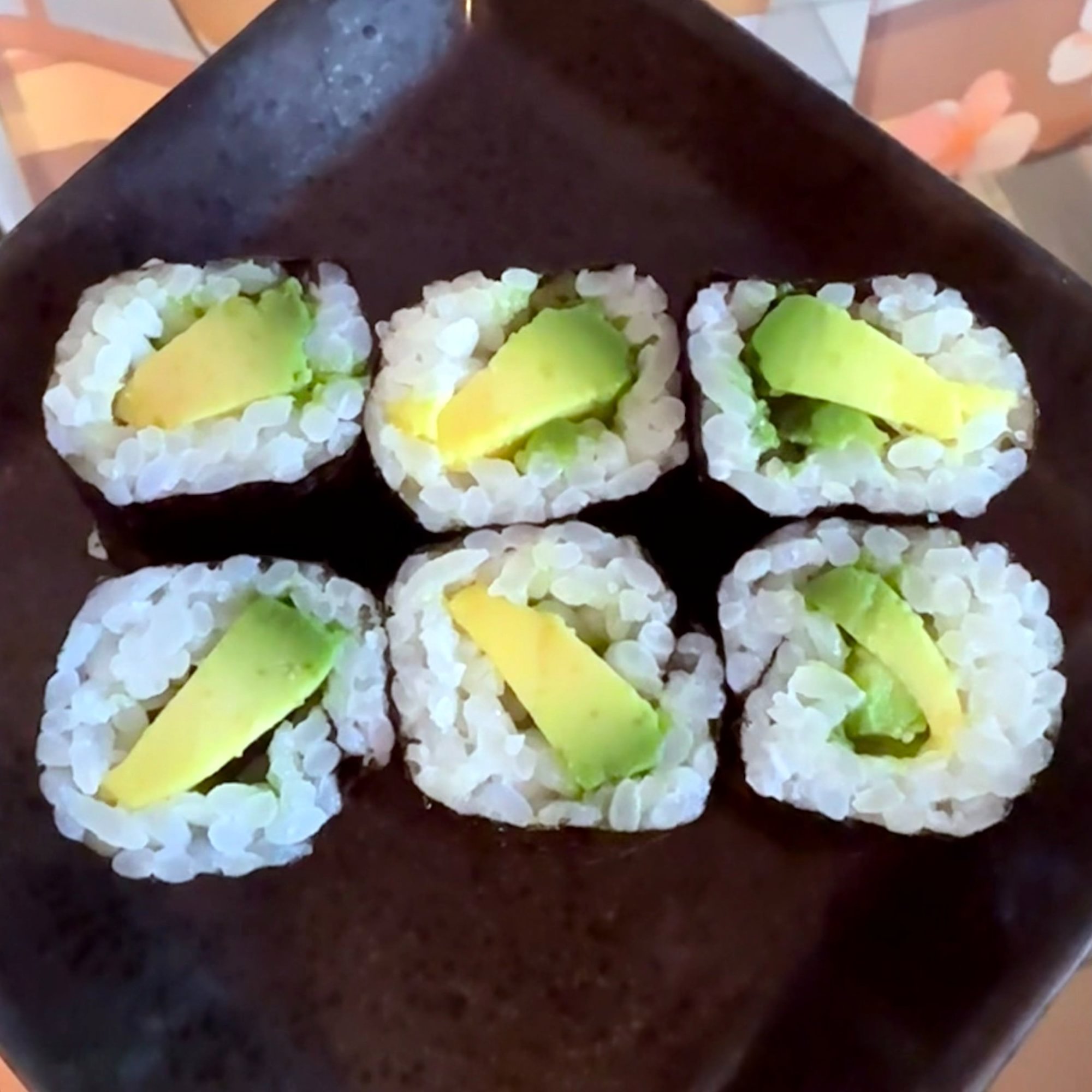 Avocado roll (6pcs)