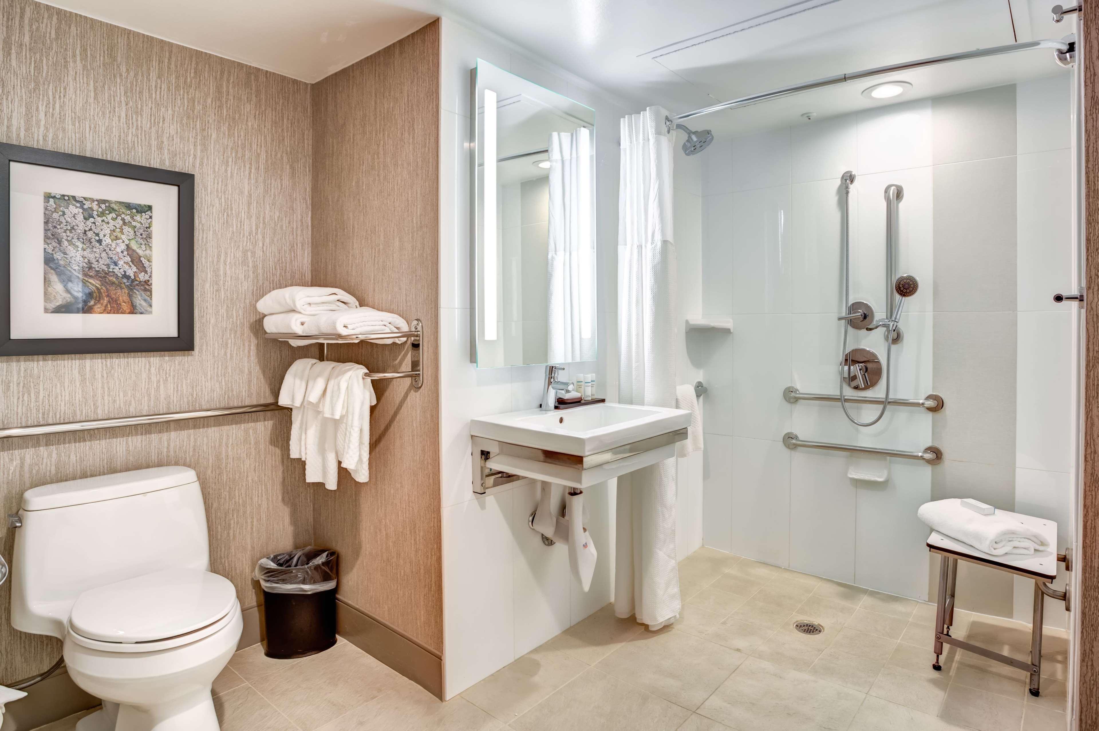 Guest room bath