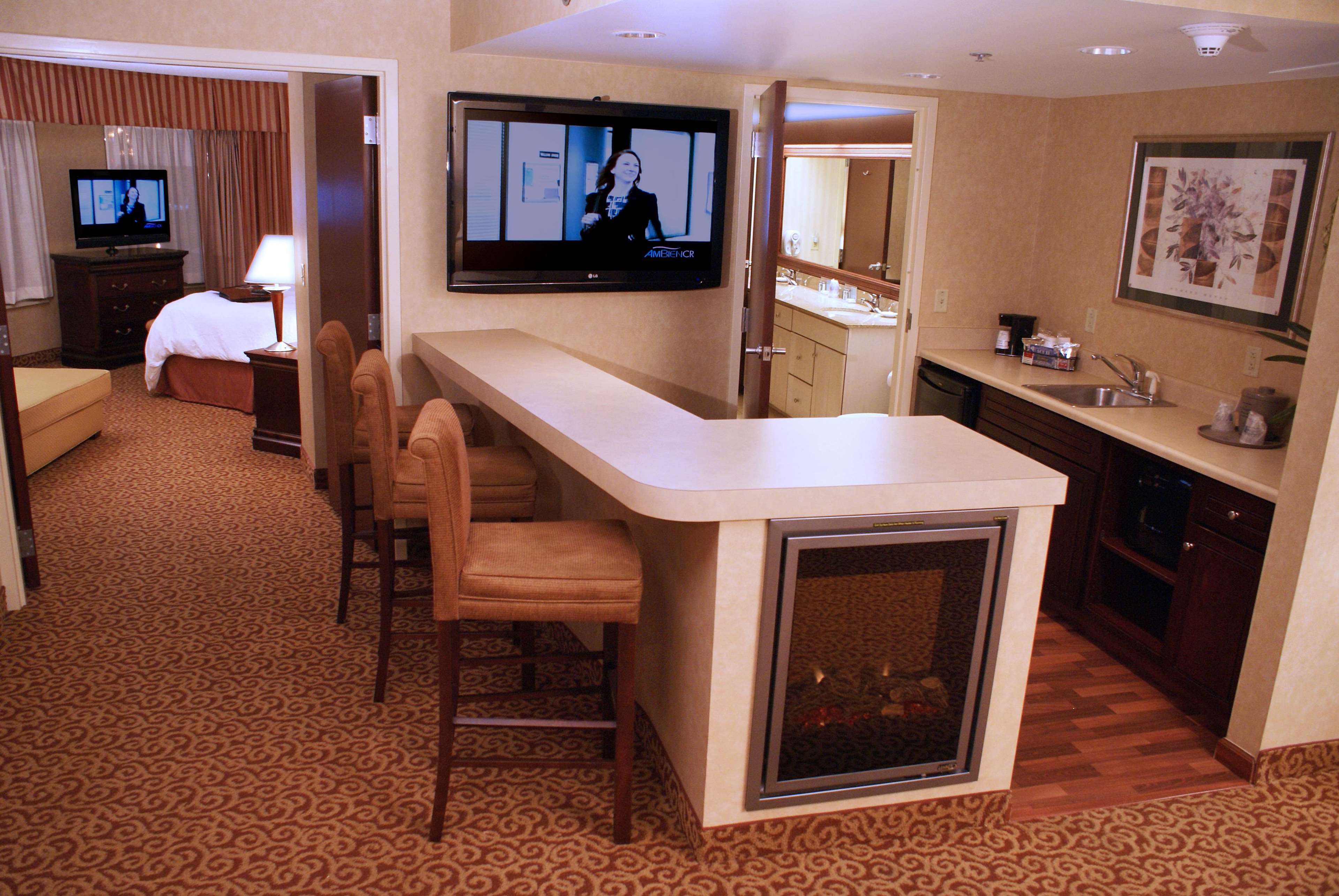 Hampton Inn & Suites Columbus-Downtown Photo