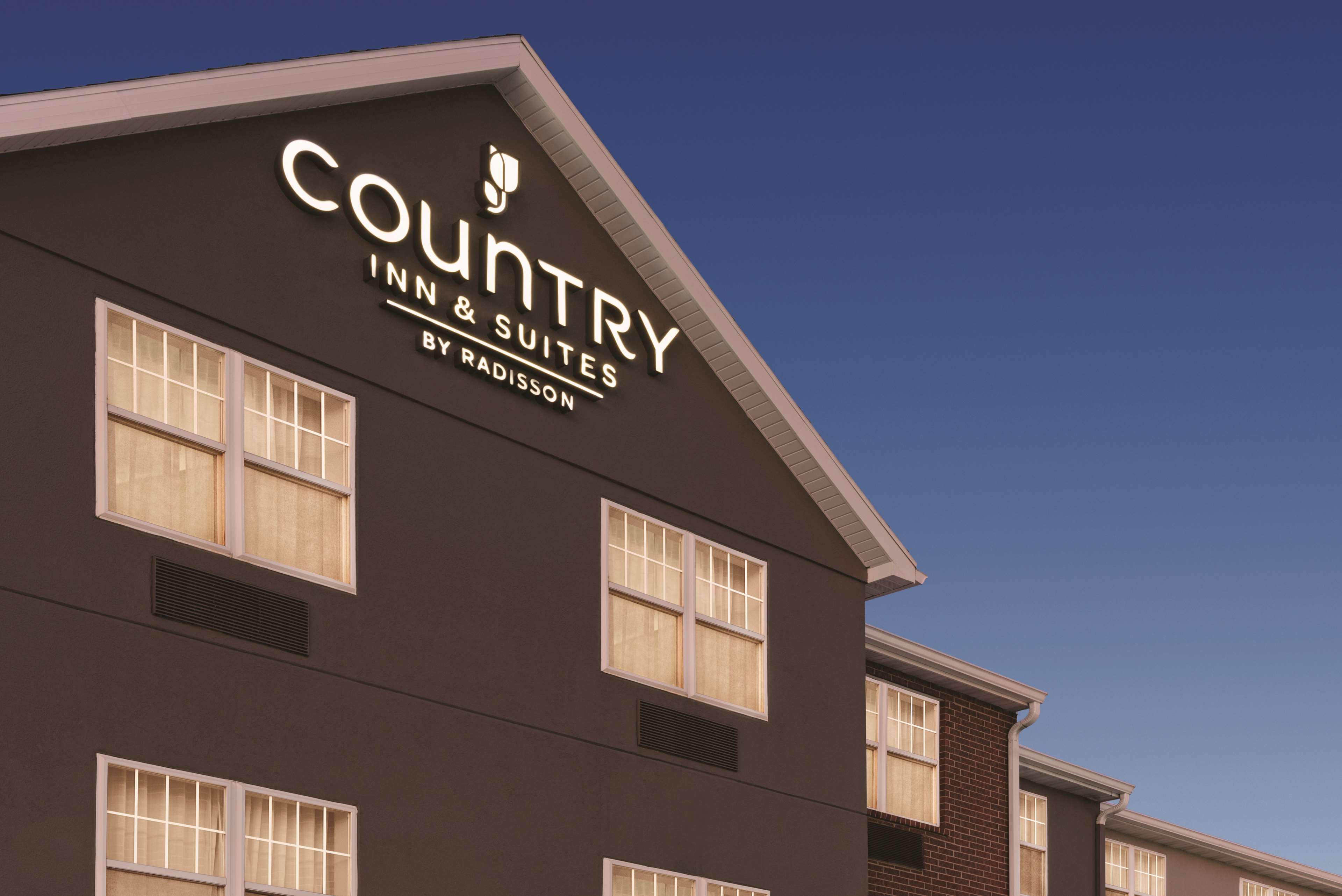 Country Inn & Suites by Radisson, Dubuque, IA Photo