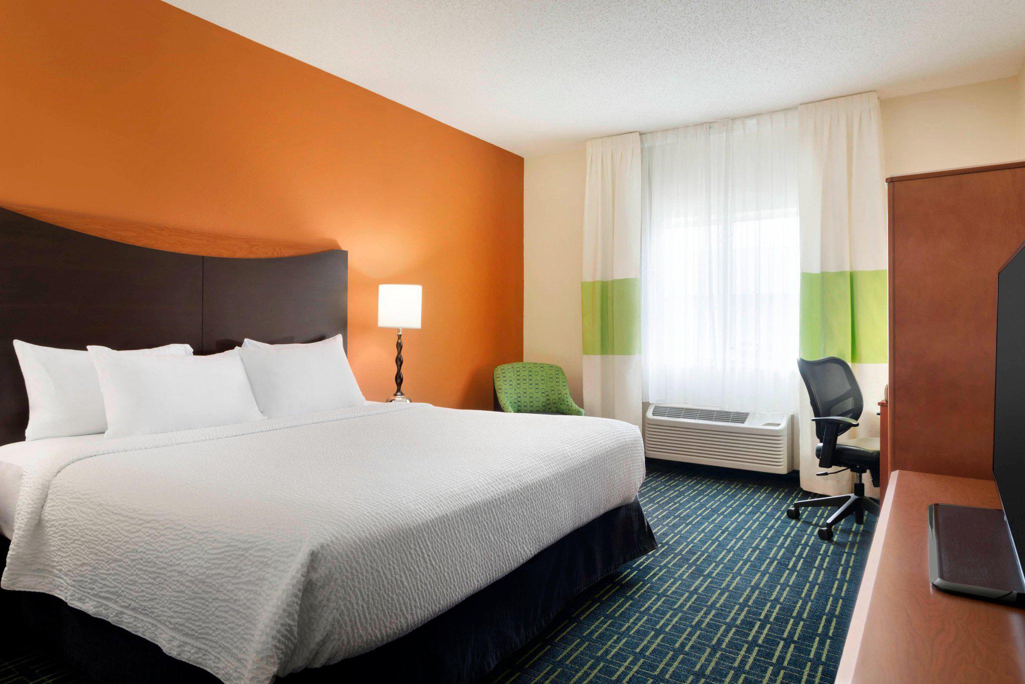 Fairfield Inn & Suites by Marriott Champaign Photo