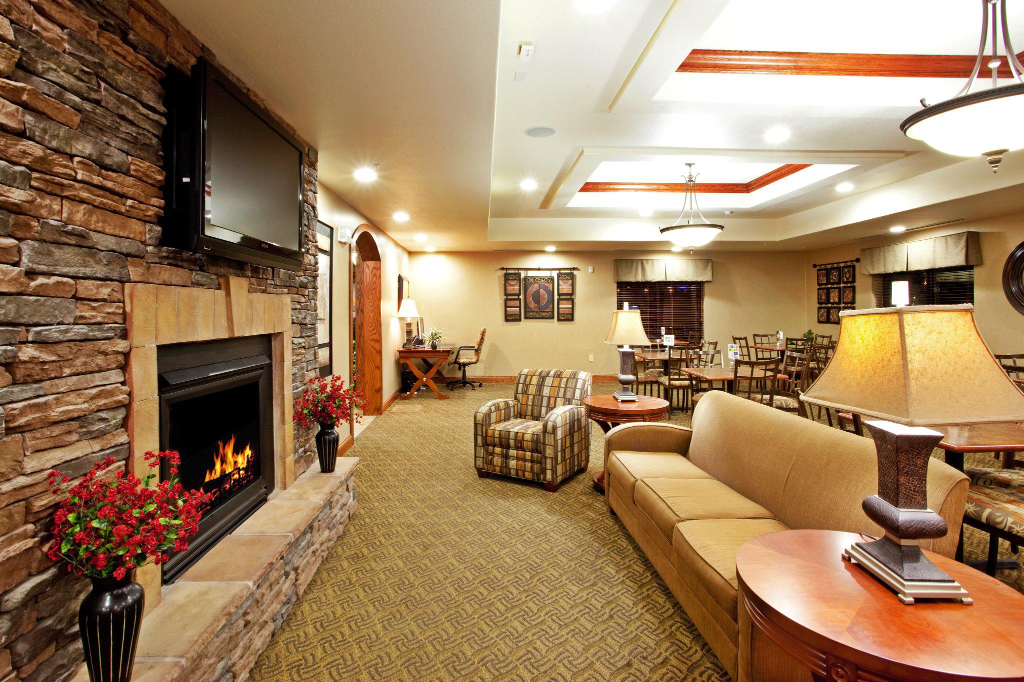 Holiday Inn Express & Suites Lewisburg Photo