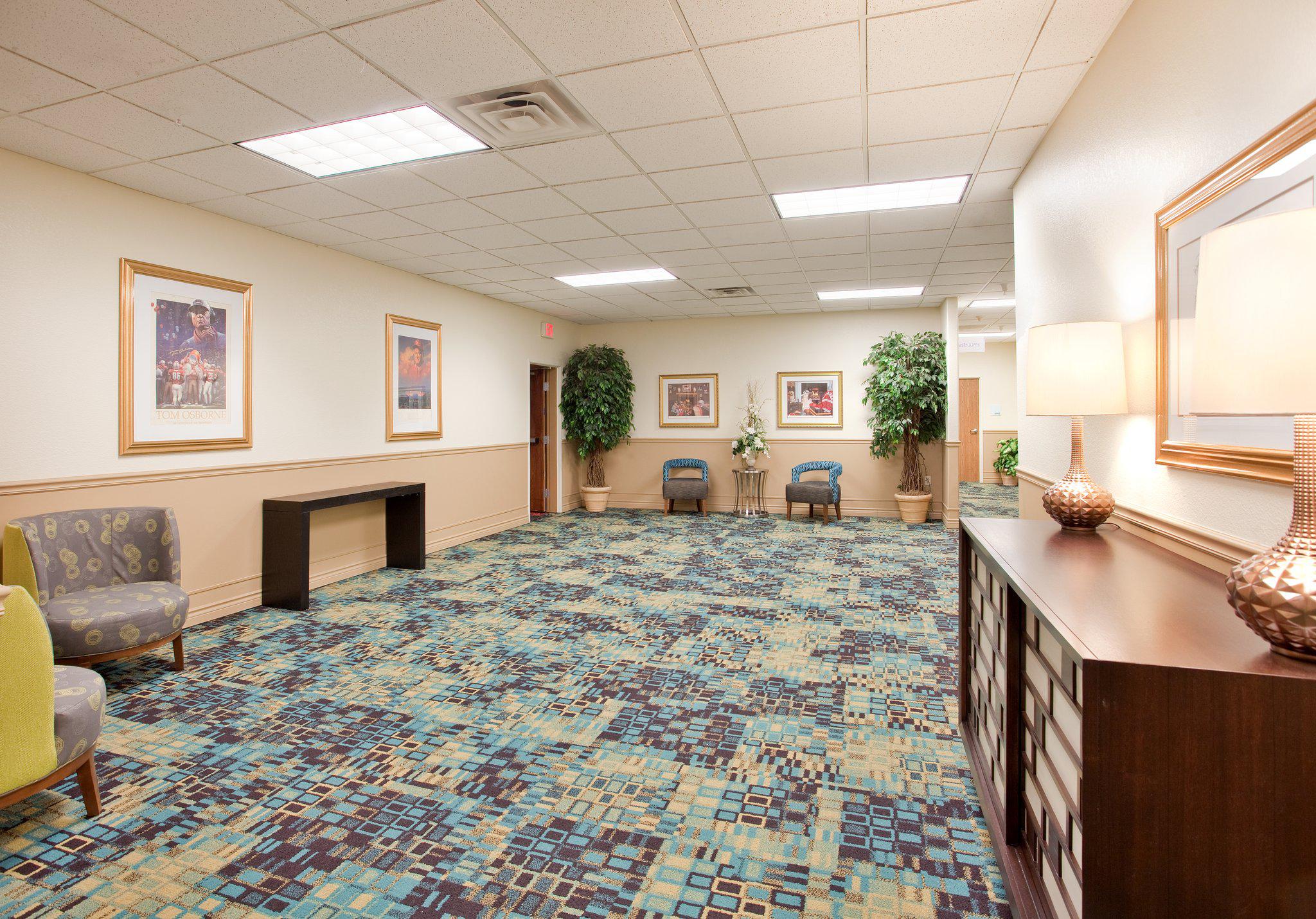 Holiday Inn Express & Suites Beatrice Photo