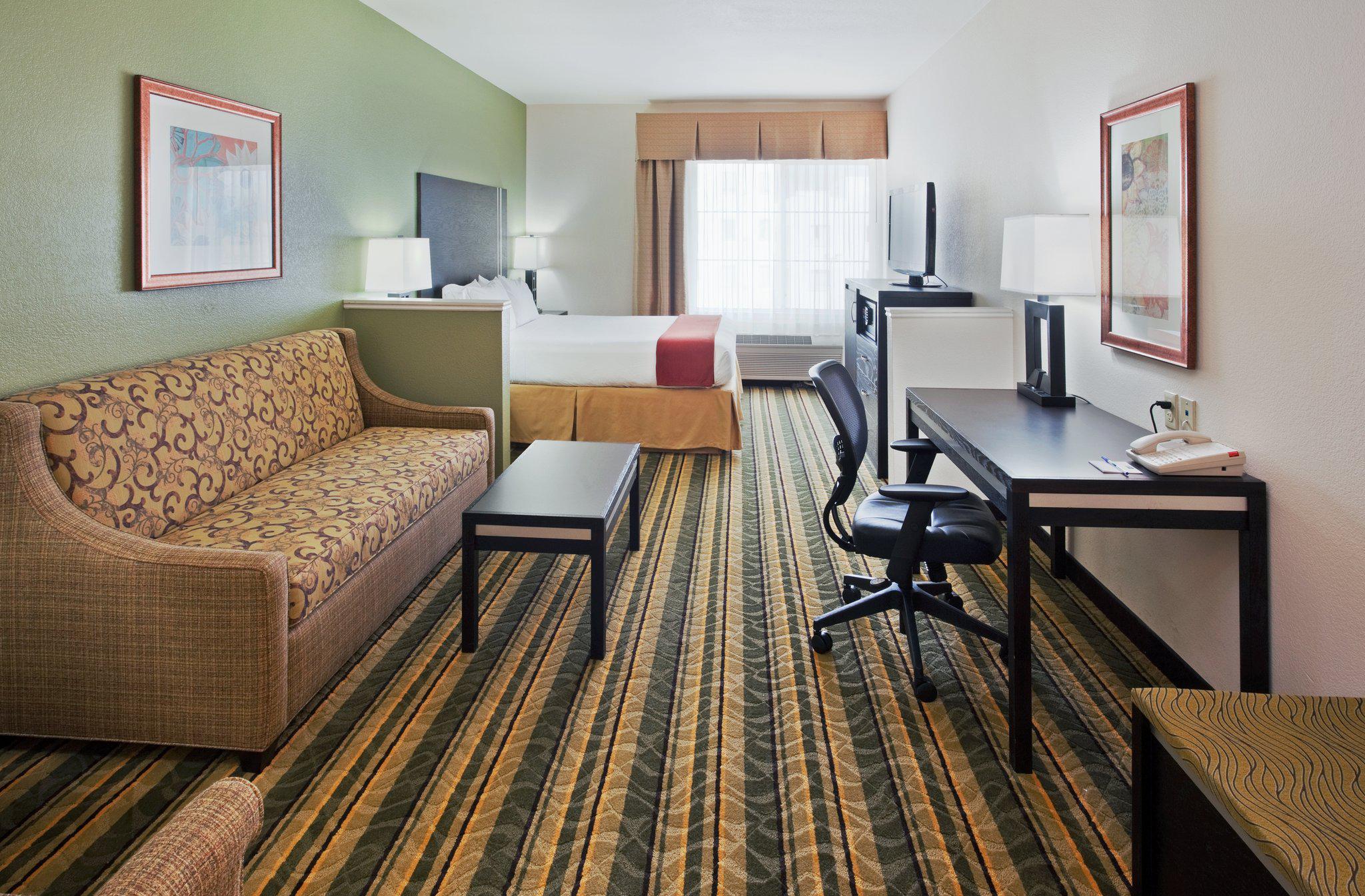 Holiday Inn Express & Suites Berkeley Photo