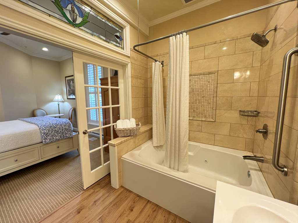 Best Western Grandma's Feather Bed Image