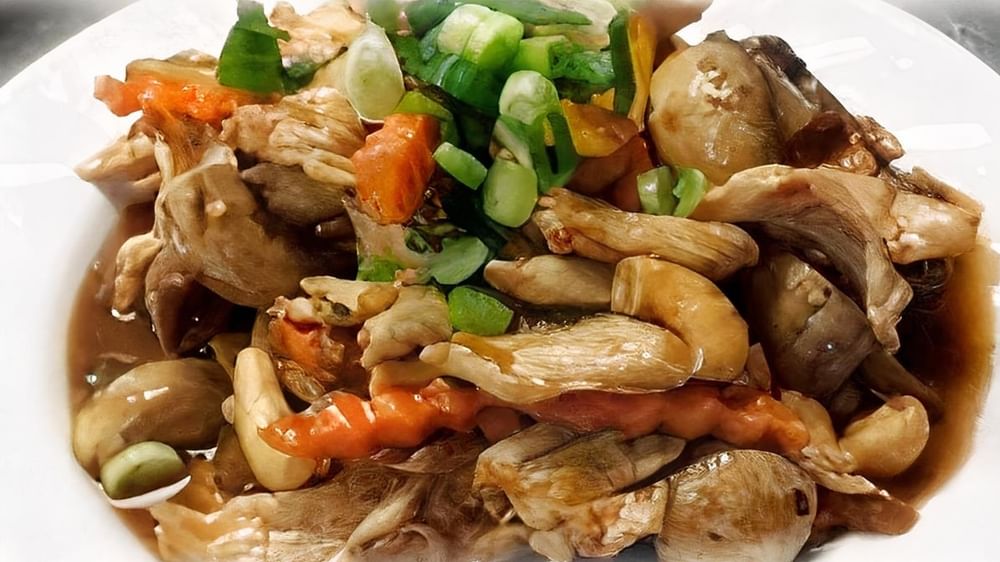 Pad Met Mamuang