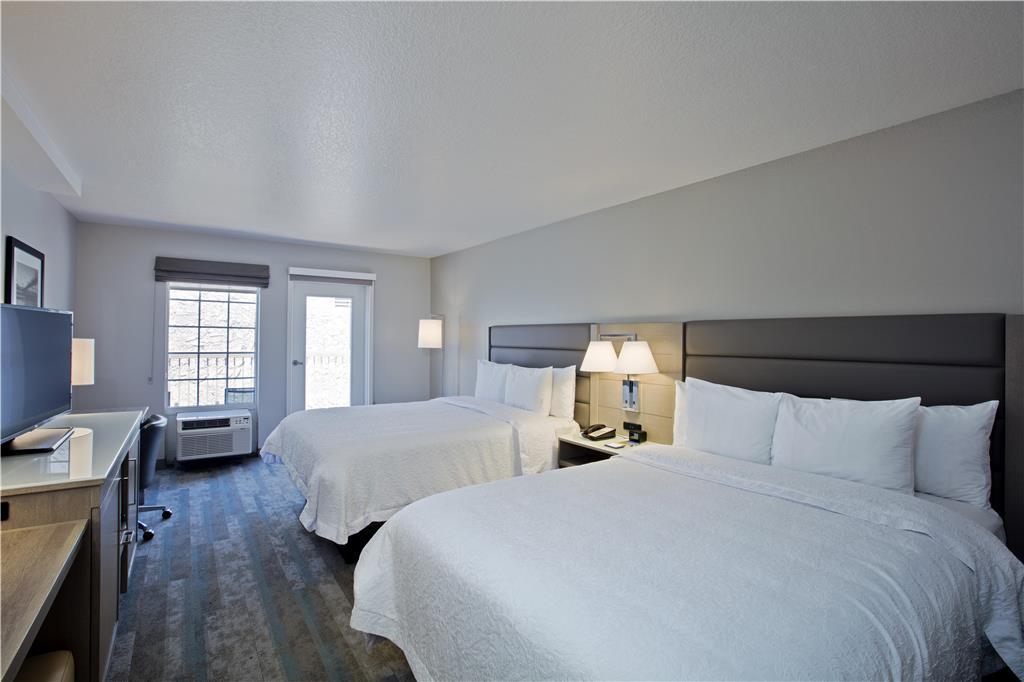 Hampton Inn and Suites Hermosa Beach Image