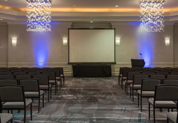 Images Renaissance Meadowlands Hotel