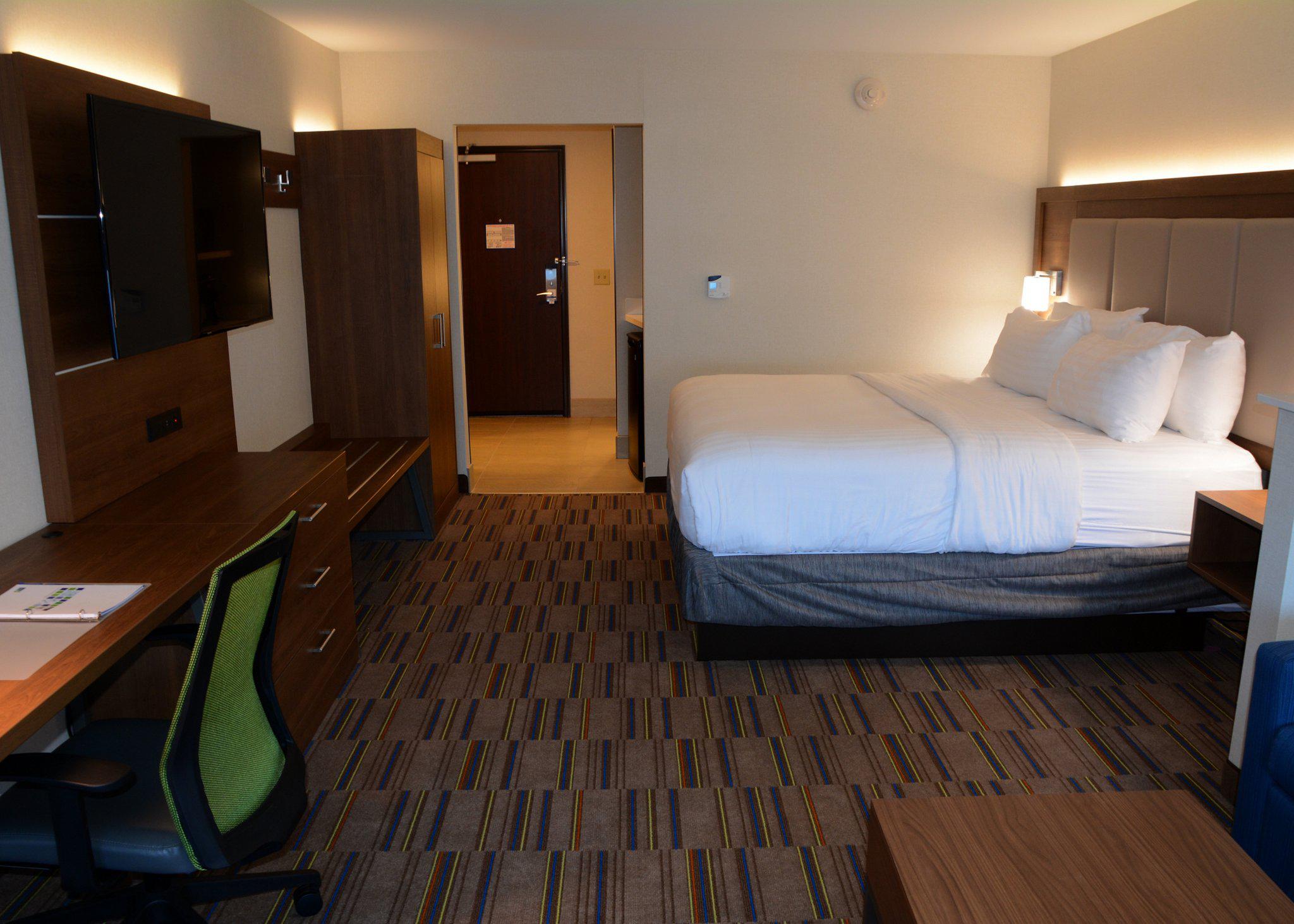 Holiday Inn Express & Suites Pittsburgh - Monroeville Photo