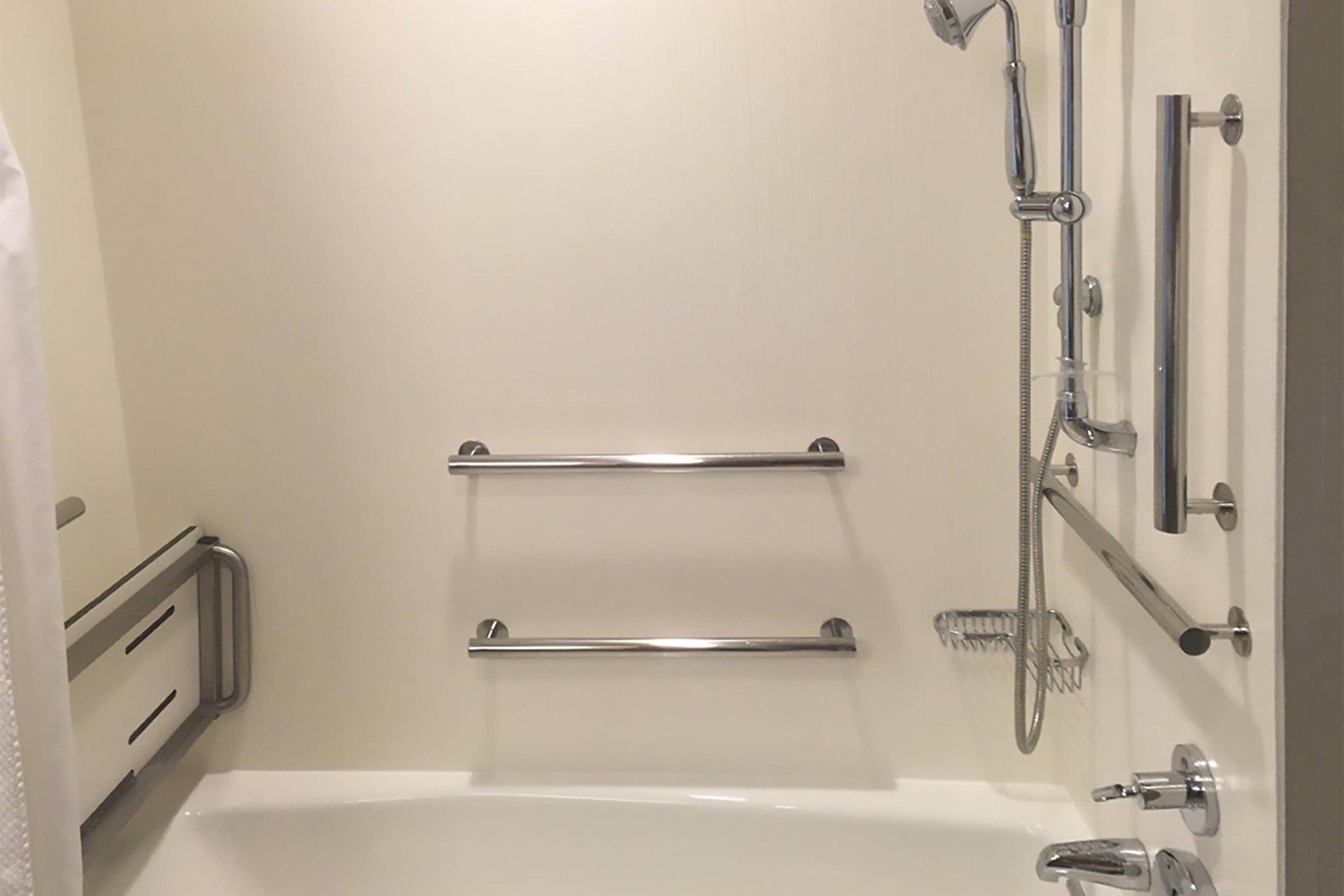 Courtyard by Marriott Westbury Long Island Photo