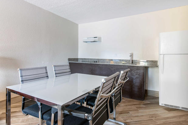 Images Clarion Inn & Suites