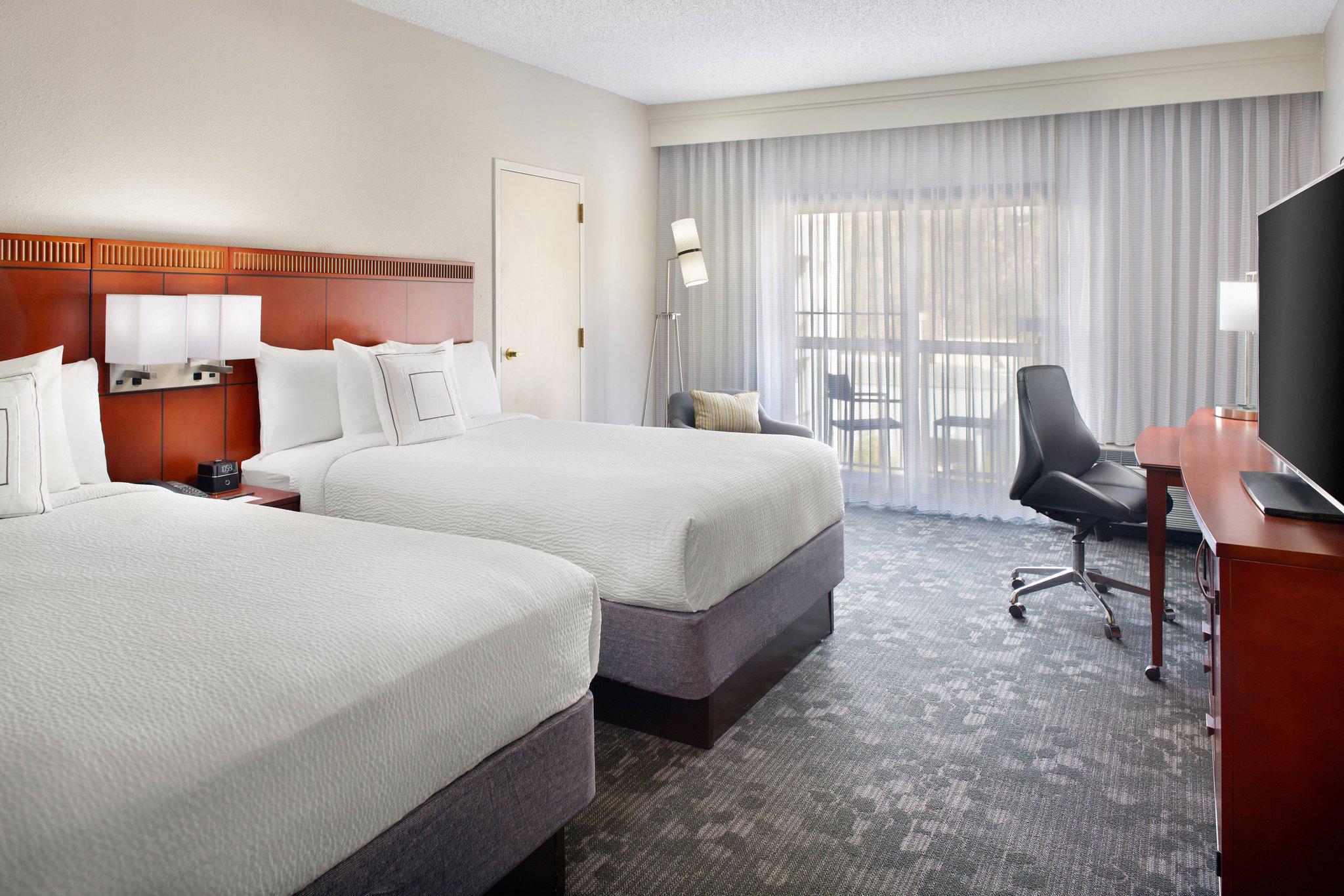 Courtyard by Marriott Atlanta Perimeter Center Photo