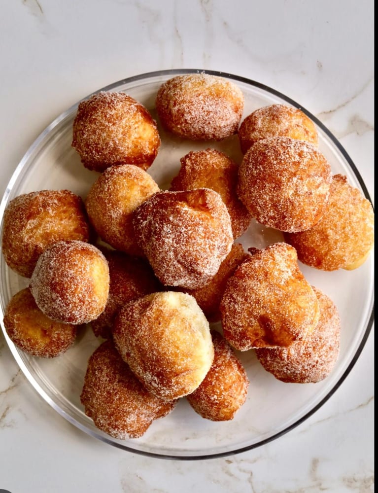 16" Large W/ Topping & Cinnamon Zeppolis
