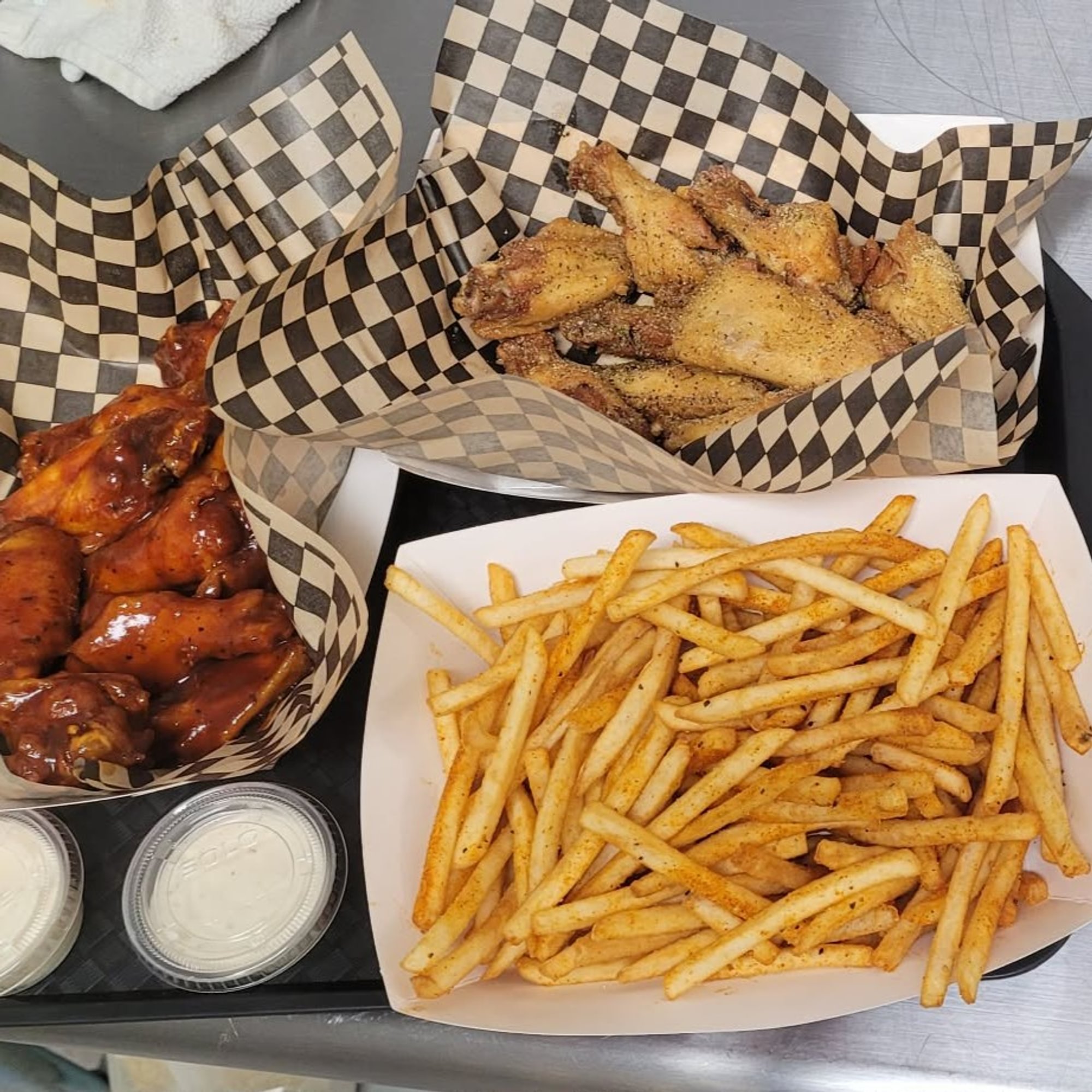 10 Wings Combo- 2 Flavors