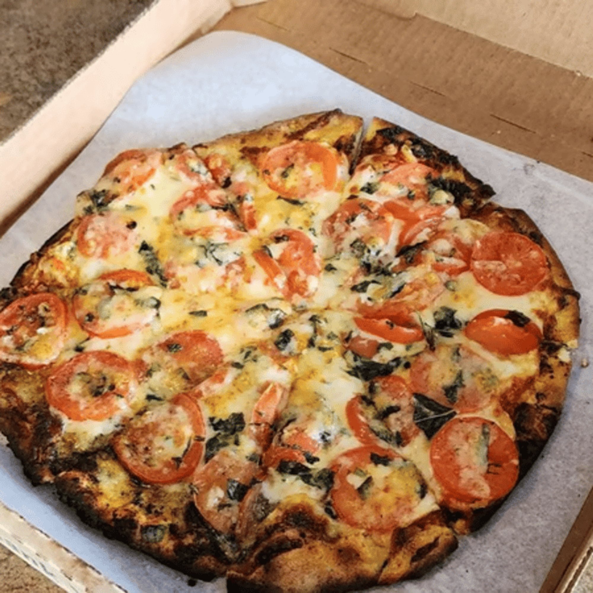 O Medium Tomato Garlic Pizza