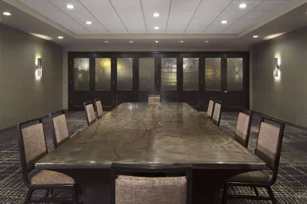 Images Embassy Suites by Hilton Philadelphia Airport