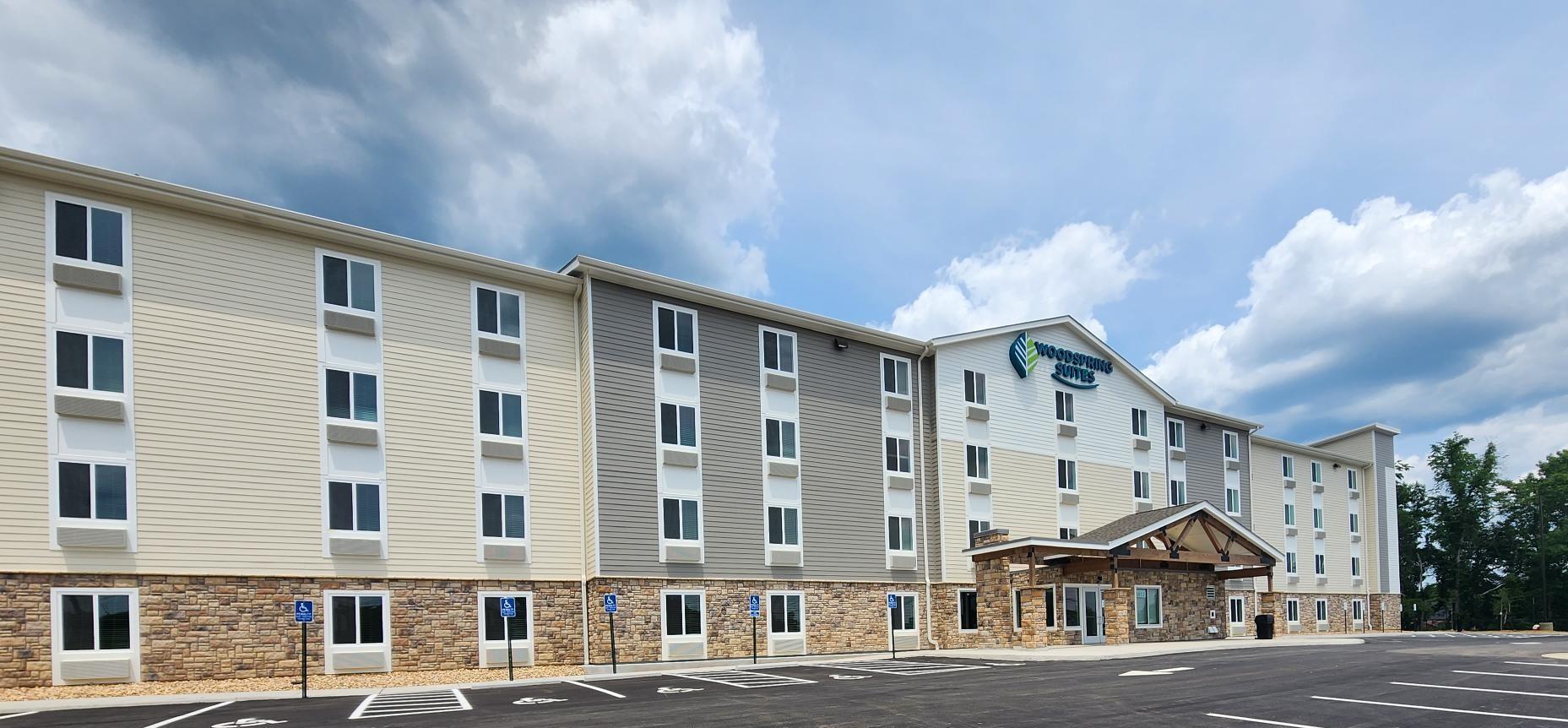 WoodSpring Suites Roanoke Image