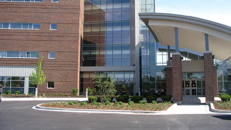 Exterior of multi-level medical facility in Springfield, Illinois